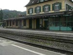 Die Bahn kommt im unteren Bahnhof an. August 2005