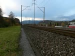 Ein InterRegio von Basel kurz vor dem Bahnhof Frick im Aargau im November 2010.