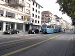 Eine ältere Straßenbahn in Zürich.