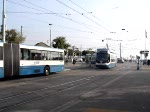 Eine neue Straenbahn in Zrich. Hier fhrt die Linie 11 vom Zrichsee Richtung Hauptbahnhof Zrich. Aufgenommen am 10.10.2007