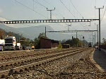 Gotthardbahn am 8.10. 2007 in Steinen - Br 185 569 der RTS Railtraction mit einem Containerzug. (Ich glaube fr die Supermarktkette Coop). Ein Gruss geht noch an den Lokfhrer fr das Signalhorn.