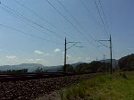 Eine Re 460 mit (nur) fnf Wagen als Interregio nach zrich Flughafen, ihr nchster Halt ist Brugg/AG. Ein Dankeschn geht an den Lokfhrer fr den netten Gruss! Umiken, Sommer 2007