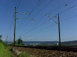 Eine  rote  Re 460 mit einem InterRegio nach Basel SBB, nchster Halt ist Frick. Umiken, Sommer 2007