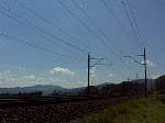 Eine Re 10/10 (4/4 + 6/6) ziehen einen kurzen Gterzug richtung Birrfeld. Ein Dankeschn an den Lokfhrer fr den Gruss. Umiken, Sommer 2007