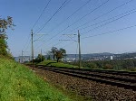 Umiken am 16. 9 .2007, der Flugzug mit einer Re 460 am Schluss fhrt auf der Bzberg Nordrampe richtung Frick-Basel SBB.
