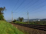 Umiken am 16. 9 .2007. Die Re 460  Sempacher See  stosst ihren Interregio nach Frick - Stein-Sckingen - Rheinfelden - Basel SBB an mir vorbei. 