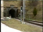 Rhätische Bahn 2000 - Eine weitere Scheinanfahrt auf unserer Eisenbahn-Romantik Sonderfahrt im Mai 2000 fand am Südportal des Albula-Tunnels statt.