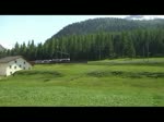 Graubnden 2010 - Am 11.06.2010 sind zwischen Pontresina und St. Moritz bei Punt Muraigl die beiden Werbetriebwagen 51 und 52 mit R 1652 unterwegs. Ihm folgt, allerdings auf der unteren Strecke nach Samedan im kurzen Abstand der R 1952 nach Scuol Tarasp.