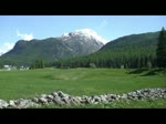 Graubnden 2010 - Gegen 16:00 Uhr knnen zwischen Pontresina und Samedan bzw. St. Moritz gleich 2 Bernina-Express Zge beobachtet werden. Als erstes rollt D 950 Tirano - Chur ins Bild. Er benutzt die Strecke nach Samedan und ist mit einer Wechselstromlok der Reihe Ge 4/4 II bespannt. Wenig spter folgt D 960 Tirano - St. Moritz - Davos. Dieser wird bereits mit dem neuen Allegra-Triebzug 3904 bespannt und ber die Gleichstromstrecke via St. Moritz gefhrt. Bei Punt Muraigl am 11.06.2010.