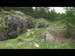 Graubnden 2010 - Lautstark machen die Zge in der Monte Bello-Kurve auf sich aufmerksam. Zuerst in nrdlicher Richtung ABeh 54 und ein weiterer Triebwagen mit R 1652. Und kurze Zeit spter der Bernina Express D 971 nach Tirano von Allegra 3504 gefhrt.