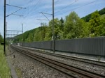 Da taucht der neue TGV Duplex 4710 aus Basel bei Tecknau, Baselbiet, auf. Noch etwas mehr als eine halbe Stunde und dann ist er schon in Zürich. 17.5.2012