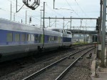 TGV 4409+ TGV 4403 bei der Durchfahrt in Zrich Hardbrcke. Was hat die hintere Einheit fr ein weissen Teil auf dem Dach?