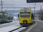 LOGIN NINA 525 37 in vielfachtraktion mit einem Ltschberger RABe 535 104 in Kerzers. 22.12.2009