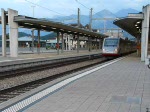 Cis in neuer Farbgebung bei der Ausfahrt aus dem Bahnhof von Spiez in Richtung Bern am 31.07.08.