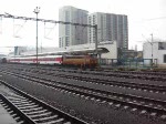 Eine slowakische E-Lok der Baureihe 240 verlt am 29.3.2009 mit dem IC 403  Saris  den Bahnhof Bratislava-Petrzalka Richtung Kosice.