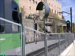 Abfahrt eines Stadler GTW AM3 aus der Bergstation der Zahnradbahn von Montserrat, 27.03.2023. 