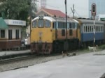 4037 fhrt mit dem ORD 211 nach Taphan Hin am 16.Mrz 2011 aus dem Bahnhof Bang Sue aus.