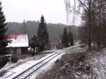 475 111 fuhr am 03.12.22 die Pendelfahrten von Sokolov nach Hrebeny und zurück.
Hier ist der Zug in Luh nad Svatavou zu sehen.