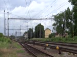Da bei Tršnice die Brücke über die Ohre ausgetauscht wird fehlt dort die Oberleitung. Die Züge werden von Kynšperk n.Ohří bis Cheb und zurück mit 714 oder 742 geschoben. Hier der R 612 Svatava vorn mit 362 108-3 bei der Ausfahrt in Tršnice geschoben von der 742 264-5.