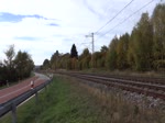 130 026-8 fuhr am 15.10.26 mit einem Kesselzug ab Lichkov (Tschechien) Richtung Polen. Das besondere an diesem Streckenabschnitt ist. Beide Gleise kommen von Lichkov. Das linke Gleis mit der Oberleitung geht nach Polen und das rechte Gleis ohne Oberl ...