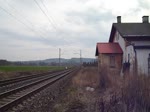 362 084-6 fährt am 11.04.15 mit einem Schnellzug durch Chotikov.