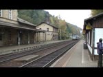 Mit 371 002 ist am 27.10.2011 ein EC in Richtung Tschechien unterwegs. Anschließend trifft der S-Bahn Zug nach Dresden ein. Gesehen am Bahnhof Krippen.