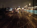 Ausfahrt einer V43 aus dem Bahnhof  Nyugati plyaudvar  BUDAPEST und Einfahrt eines BDVmot Triebzuges 27.12.2011‎