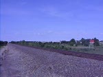 Eine SD-70 der BNSF in neuem Lack und Design fuehrt zwei Dieselloks der Ferromex (Mexico) und einen Gueterzug suedwestlich von Rose Hill durch Kansas. (19.07.2009)