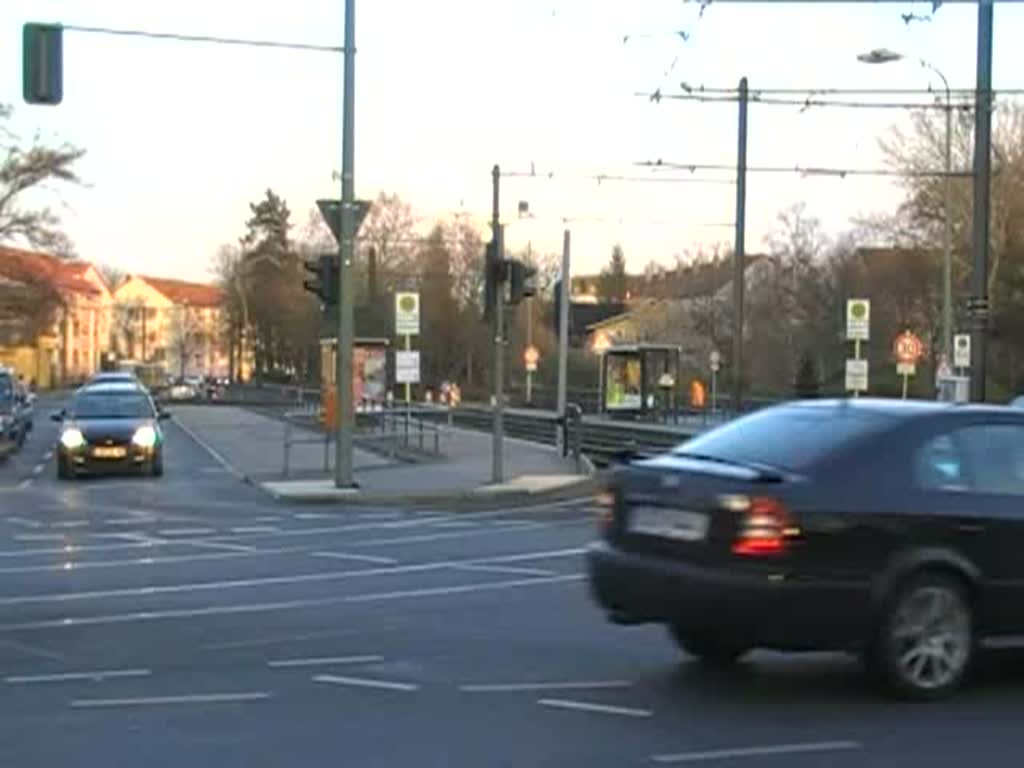 Tramhaltestelle Bellevuestrae, Ein- und Ausfahrt eines KT4D. Diese Fahrzeuge werden in den nchsten Jahren ausgemustert, sobald ein Nachfolger gefunden ist. 29.3.2008