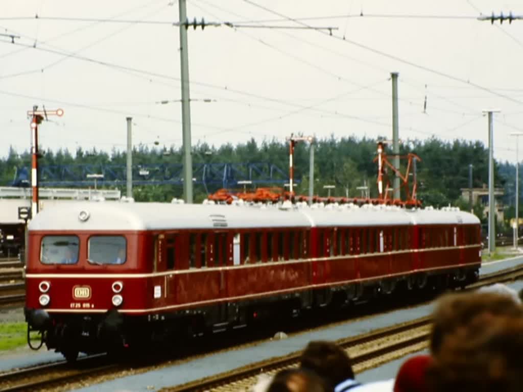 Triebzüge der Reihe ET 25 an unterschiedlichen Orten zum Ende ihrer Einsatzzeit.