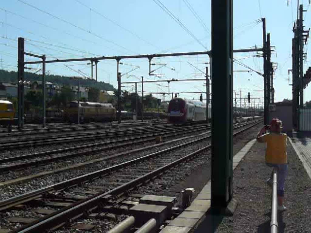 Triebzug 2212 verlsst den Bahnhof von Ptange in Richtung Luxemburg via Esch-sur-Alzette am 01.07.08.