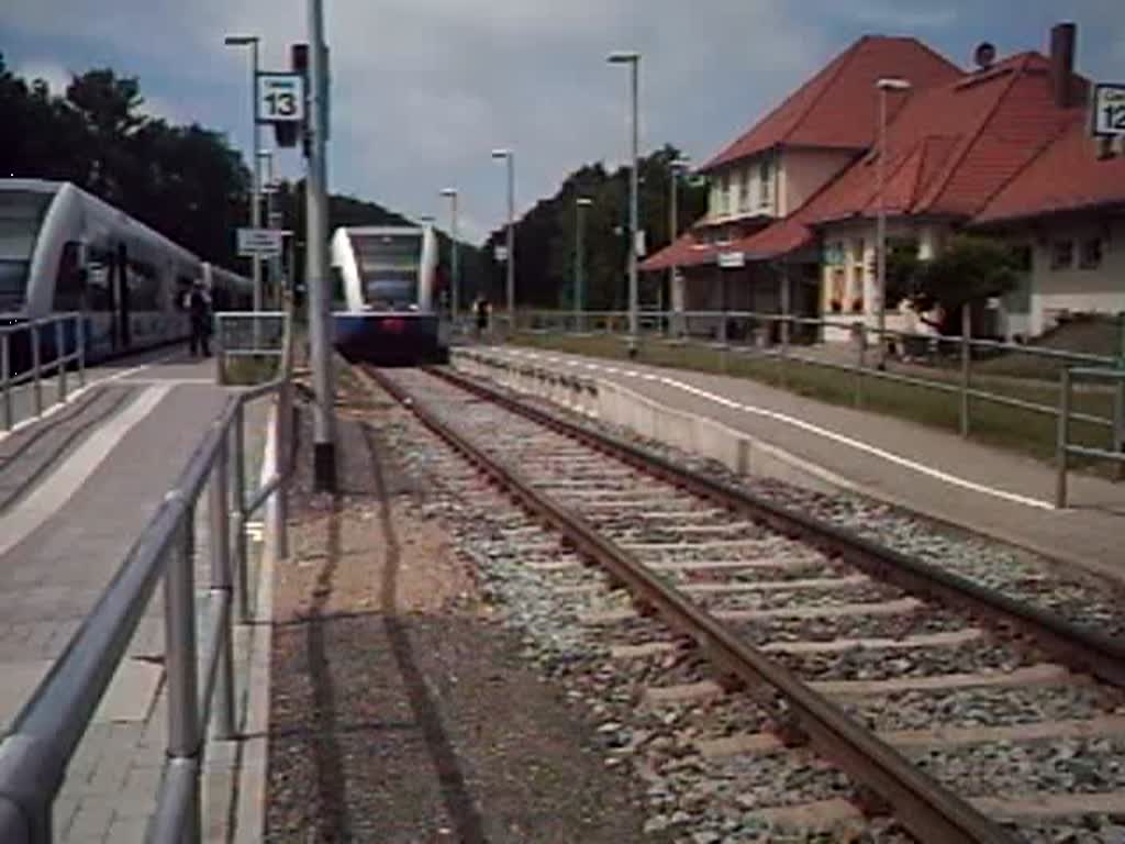 UBB24421 von Stralsund nach Ahlbeck Grenze bei der Ausfahrt im Bahnhof Bansin Seebad.