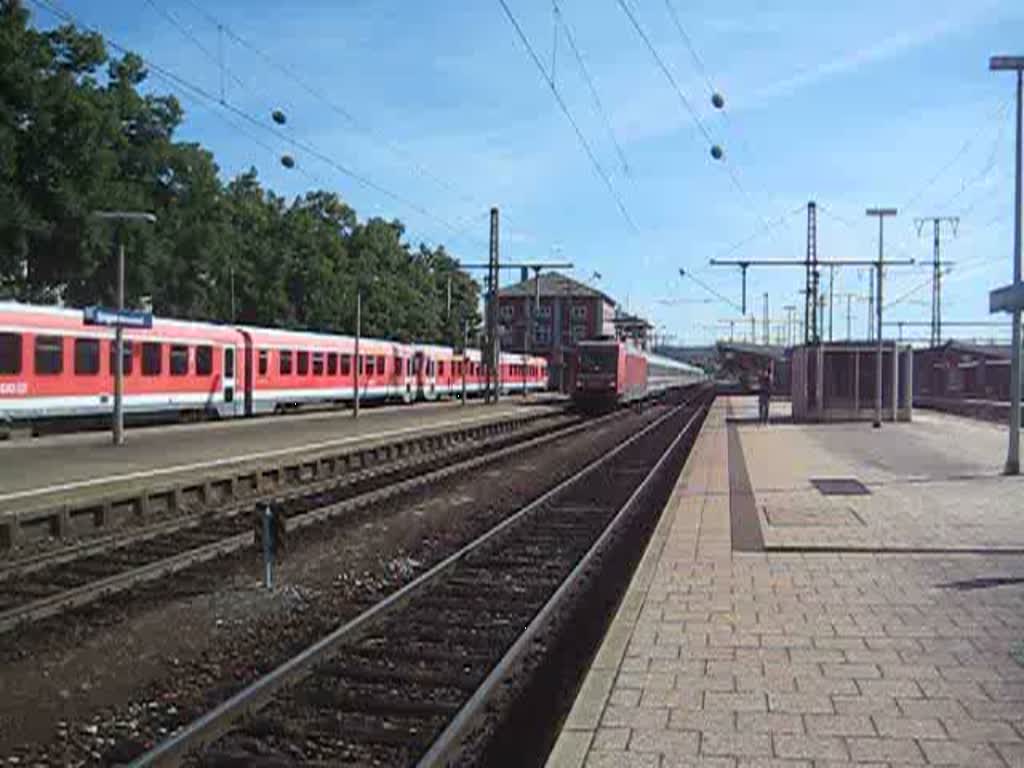 Um 10:04 Uhr fhrt 101 007-03 mit ihrem IC 2186 aus Singen (Htw) aus. Der Zuglauf: Konstanz 09:38 - Radolfzell 09:50 - Singen(Hohentwiel) 10:04 - Donaueschingen 10:44 - Villingen(Schwarzw) 10:54 - St Georgen(Schwarzw) 11:03 - Triberg 11:19 - Hornberg(Schwarzw) 11:33 - Hausach 11:42 - Offenburg 12:02 - Baden-Baden 12:19 - Rastatt 12:27 - Karlsruhe Hbf 12:42 - Bruchsal 13:05 - Heidelberg Hbf 13:22 - Weinheim(Bergstr) 13:37 - Bensheim 13:47 - Darmstadt Hbf 14:00 - Frankfurt(Main)Hbf 14:18 - Friedberg(Hess) 14:44 - Gieen 15:03 - Marburg(Lahn) 15:19 - Treysa 15:44 - Wabern(Bz Kassel) 16:02 - Kassel-Wilhelmshhe 16:26 - Gttingen 16:48 - Northeim(Han) 17:00 - Kreiensen 17:14 - Alfeld(Leine) 17:27 - Hannover Hbf 17:56 - Celle 18:18 - Uelzen 18:41 - Lneburg 18:58 - Hamburg-Harburg 19:15 - Hamburg Hbf 19:28 - Schwerin Hbf 20:35 - Bad Kleinen 20:48 - Btzow 21:15 - Rostock Hbf 21:36 - Ribnitz-Damgarten West 22:00 - Velgast 22:15 - Stralsund 22:30 