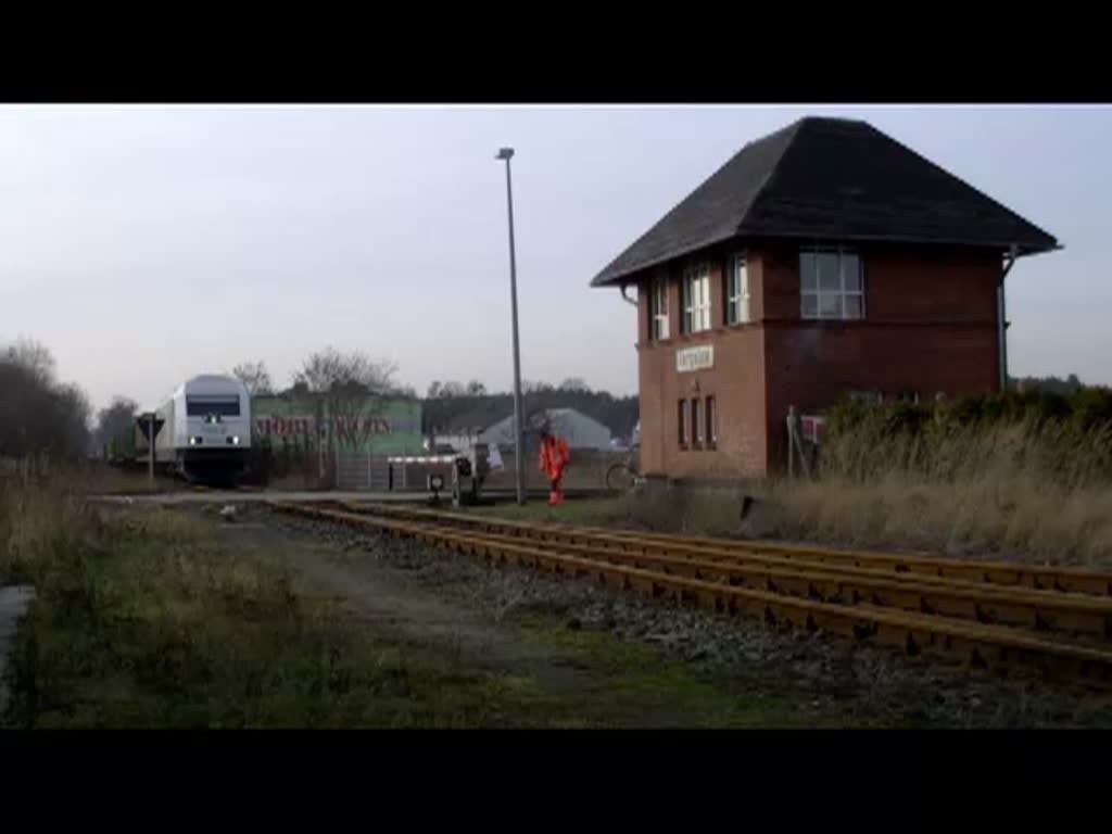 Umsetzen von Leerwagen zur Holzverladung mit einer Siemens-Lok der Nordic-Rail-Service GmbH - 18.01.2012
