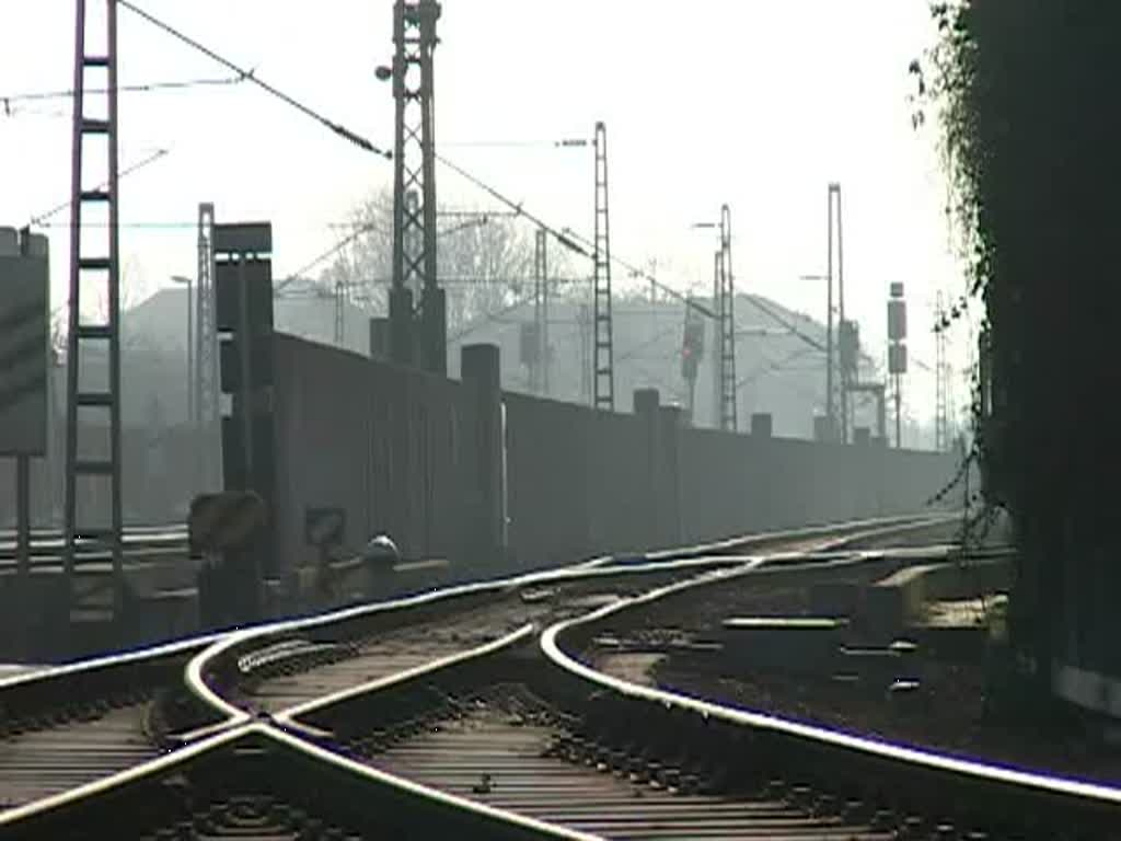 Und nochmal SWEG  V100  - dieses Mal am 23. Dezember 2008 auf der Rckfahrt nach Greffern um 14:25 Uhr am Bahnhof Bhl (Baden). 