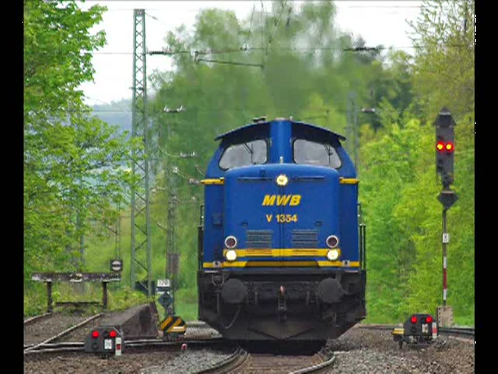 Unser einziger Sonderzug zu Himmelfahrt. V1354 der MWB ist am 13.05.2010 mit einem Sonderzug von Lemgo nach Ilmenau unterwegs. Hier in Cornberg.