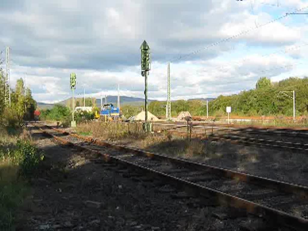 V 2102 der MWB legte einen kurzen Signalhalt auf der Hauptstrecke bei Eschwege West ein. Aufgenommen am 14.10.2009.