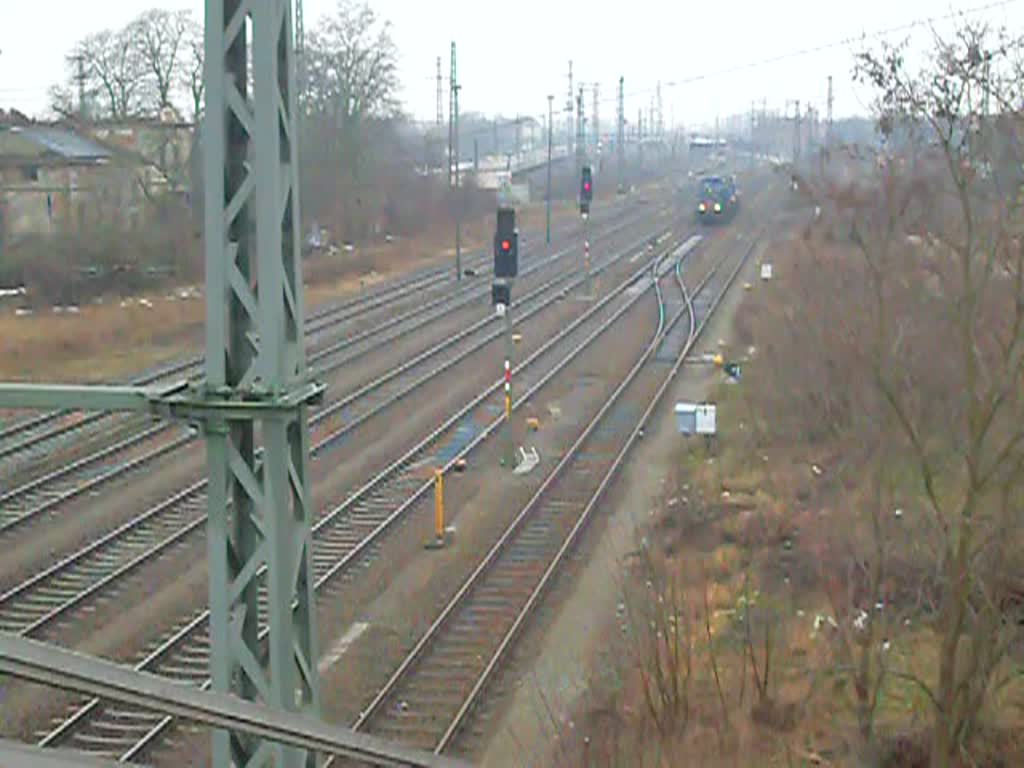 V100 003 (202 811)und die verunfallte 202 459 fuhren am 11.01.2011 in das RAW Stendal. 

