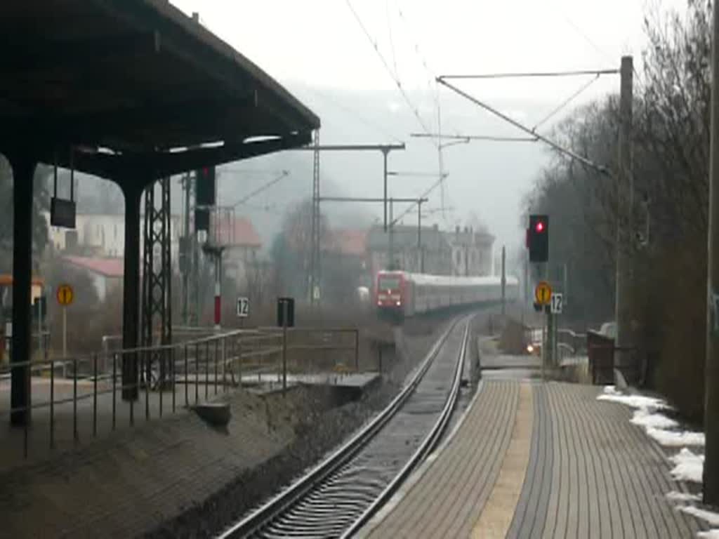 Vermutlich ist dies der IC 79680, der hier am 22.02.2009 den Bahnhof Bad Ksen durchfhrt.