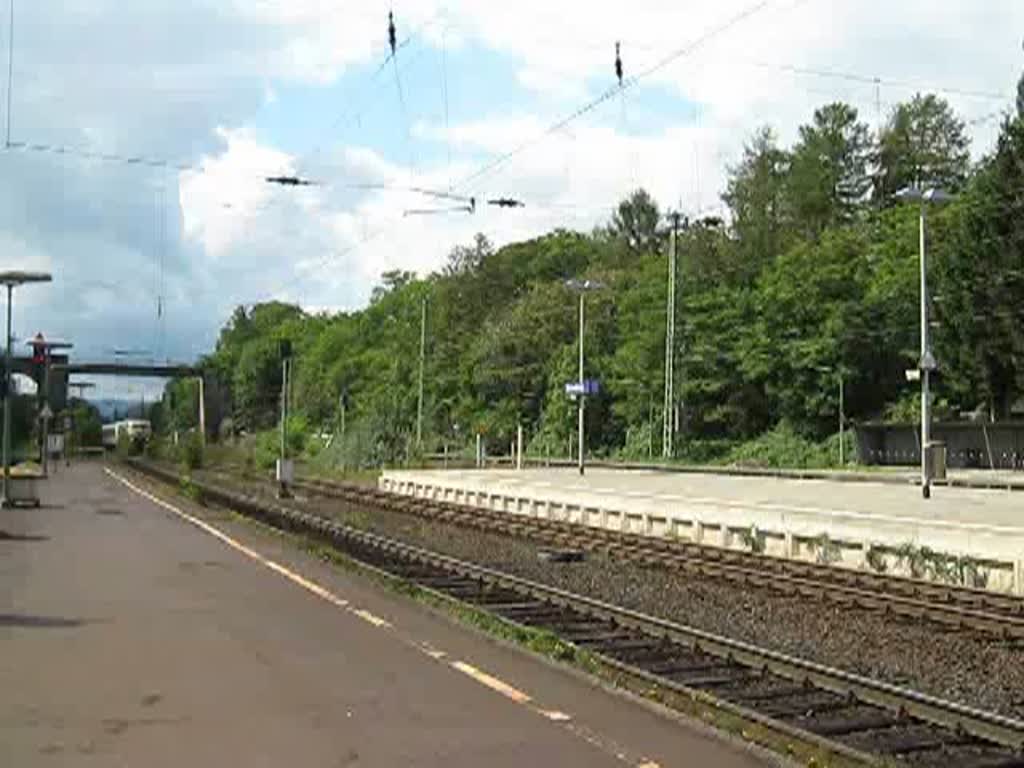 Vllig berrascht hat uns die 103 222-6 mit dem RailLab am 28.08.2009 in Eichenberg in Fahrtrichtung Gttingen. Nach kurzem Signalhalt ging es weiter.