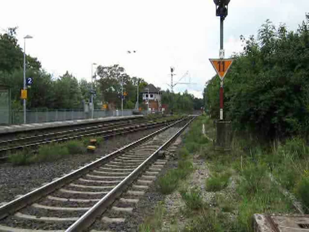 VT 612 in Doppeltraktion bei einer Weichenfahrt im bahnhof Friedland (HAN). Sommer '08.