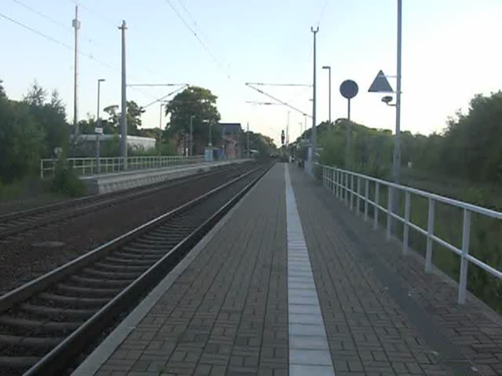 W 232.01 der ITL hat am 29.05.09 einen Kesselwagenzug am Haken als sie Burgkemnitz Richtung Berlin durchfhrt.