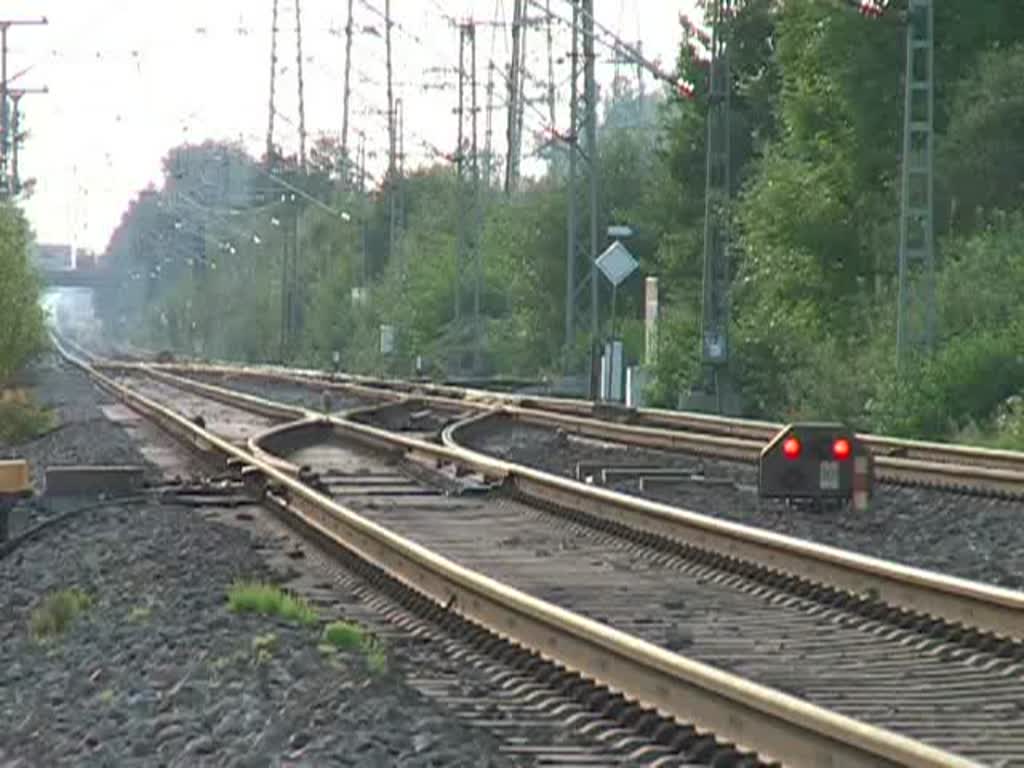 Weichenstellung am Gleisdreieck Appenweier am 30. Juli 2008: Aus sdlicher Richtung kommend wartet die BR 185-549 3 der Rail4Chem am Gleis 9 vom Bahnhof Appenweier auf Grnlicht und biegt kurz danach vollstndig auf die Europabahn ab und fhrt nach Frankreich. (1:41 Minuten)