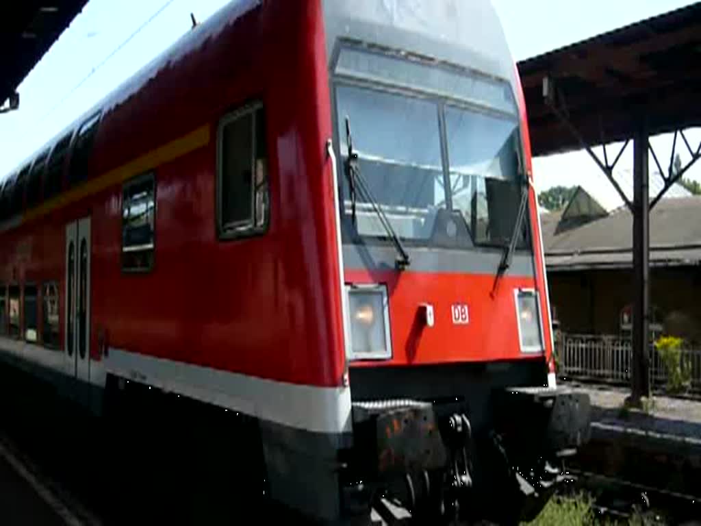 Wie es der Fahrplan vorsieht, begegnen sich zwei S-Bahnen der Linie 1 in Leipzig-Leutzsch. (15.08.2009)