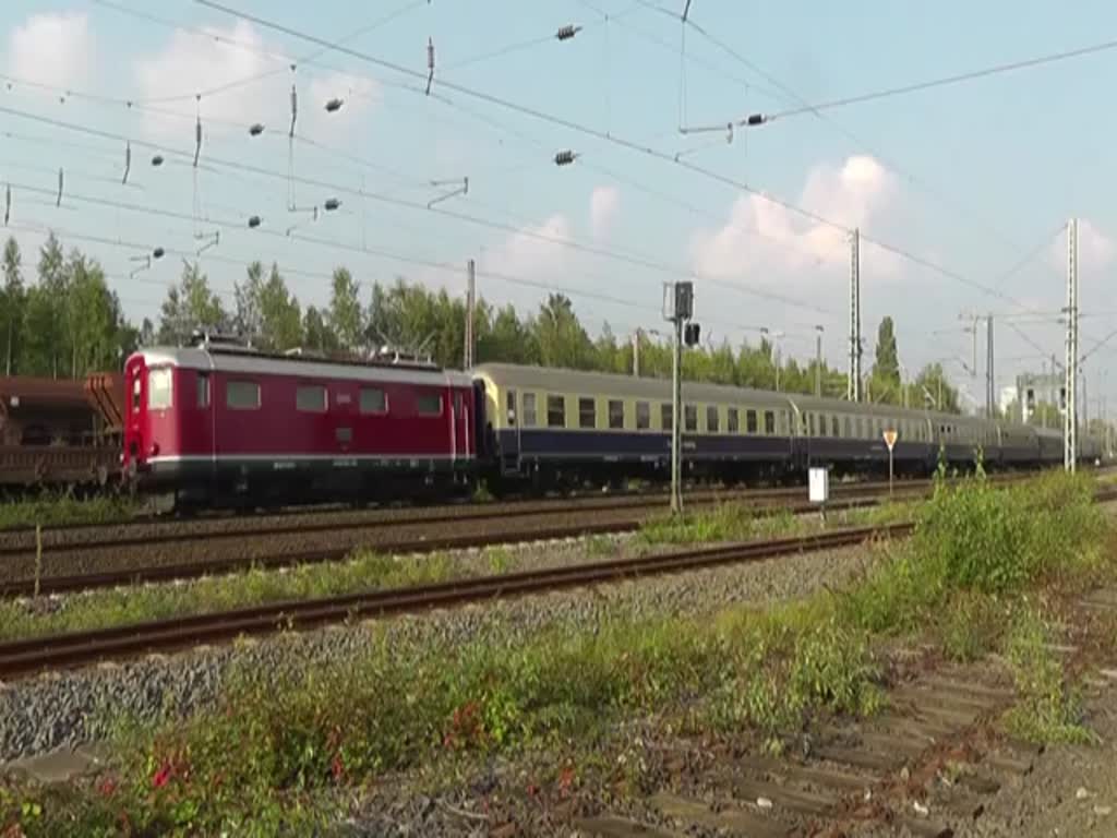 Zug der Centralbahn mit Re 4/4 I 10019 am 24. September 2017 bei der Fahrt durch Bochum.