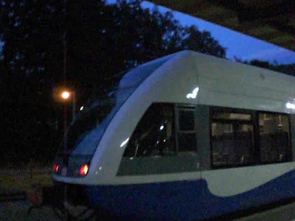 Zug der UBB nach Świnoujście Centrum fhrt aus dem Bahnhof Heringsdorf.(6.8.2010)
