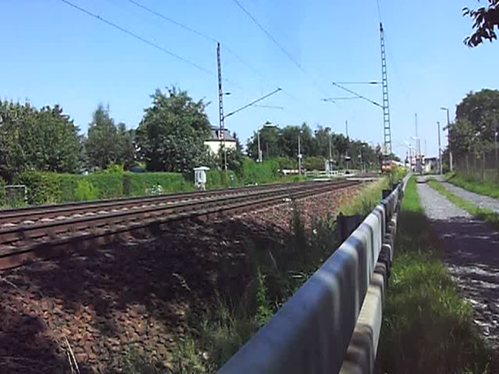 Zugkreuzung am 27.07.09 in Dresden-Stetzsch: Whrend 101 117 mit einem EC aus Richtung Dresden Hbf kommt fhrt gerade eine RB nach Dresden Hbf ein. 