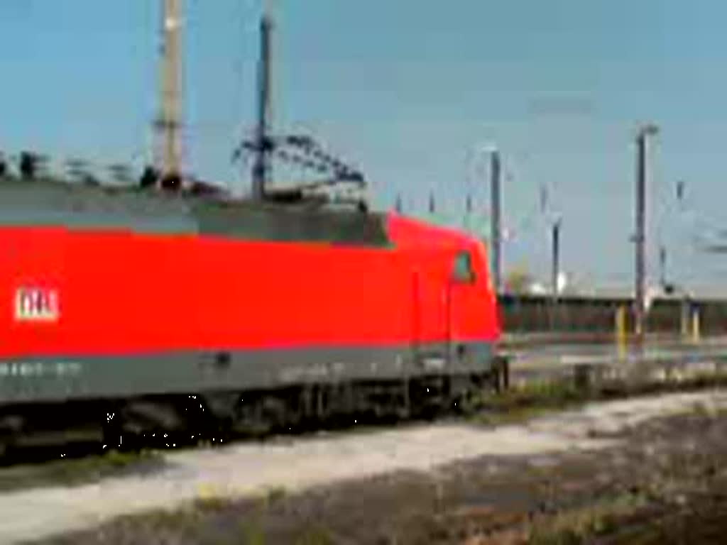 Zwei 120er fuhren mit Ersatz-IC 739xx nach Berlin Gesundbrunnen. Leipzig Hbf. Dieses Video wurde mit Handy-Kamera aufgenommen. 26.4.2009