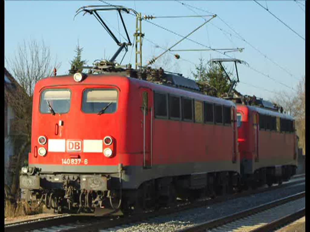 Zwei 140er (vorneweg 140 837-6) durchfahren Lz den Haltepunkt Ludwigsau Friedlos in Richtung Süden. Aufgenommen am 06.04.2010.