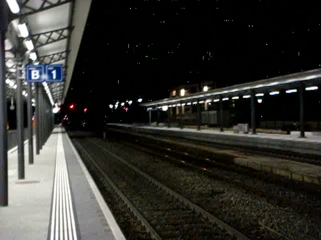 Zwei Ae 6/6 (!) fahren mit einem langem GZ am 15.01.2008 durch Sissach.